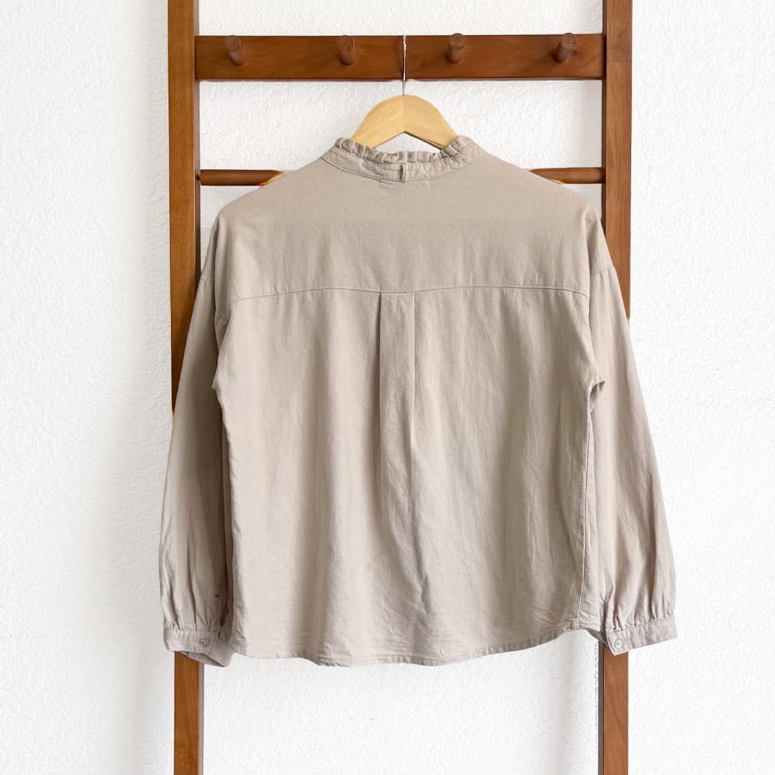 모래빛 프릴 코튼 블라우스 상품이미지6