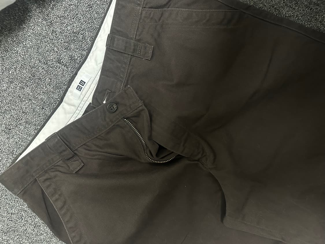 유니클로 와이드핏 치노팬츠 다크브라운 82 상품이미지1