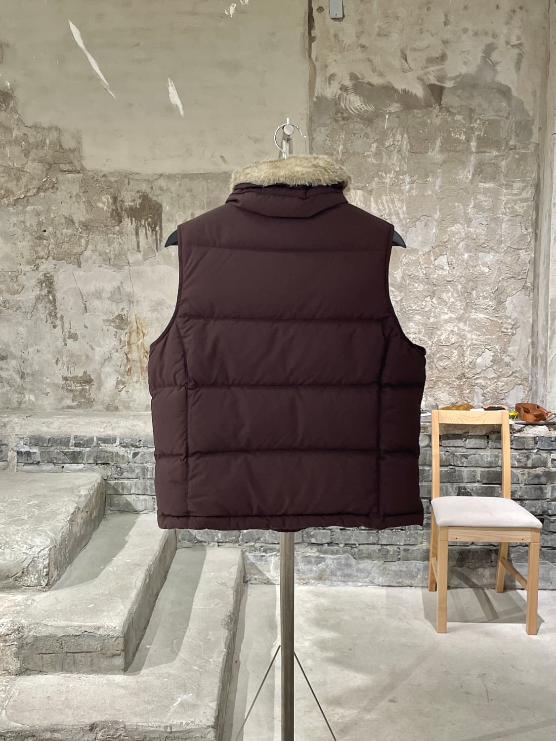 엘엘빈 브라운 미니멀 구스 다운 퍽스 퍼 베스트 상품이미지6