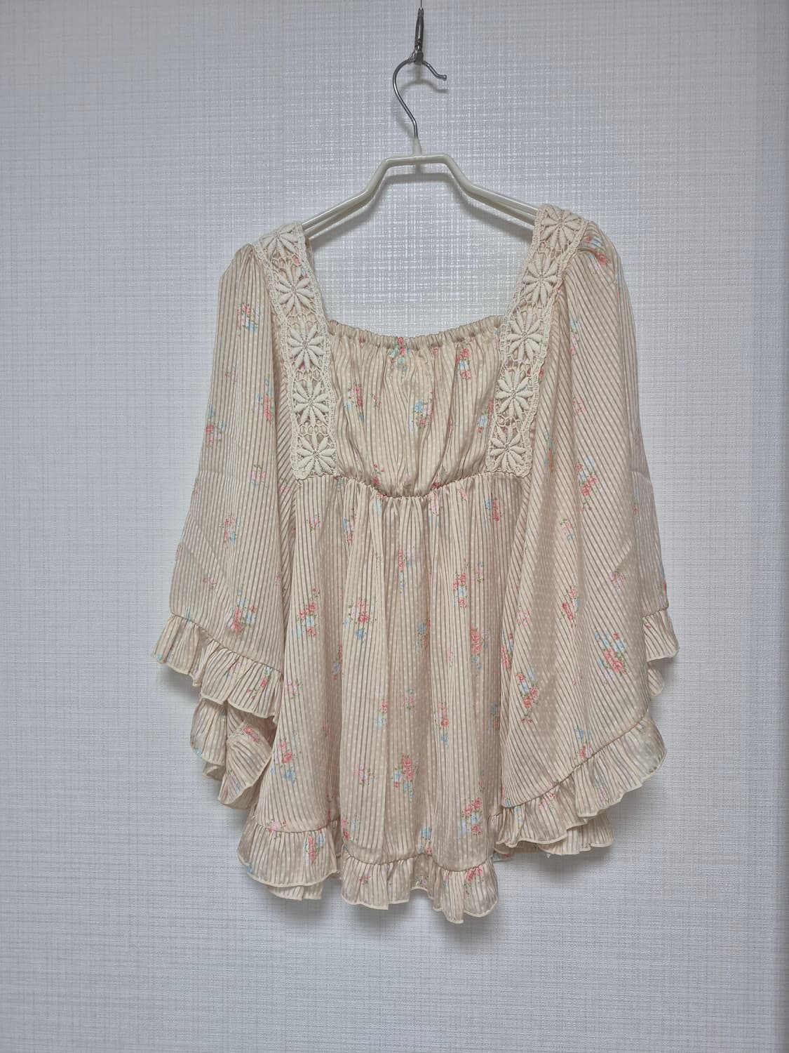 리즈리사 연베이지 잔꽃 스트라이프 블라우스 상품이미지4