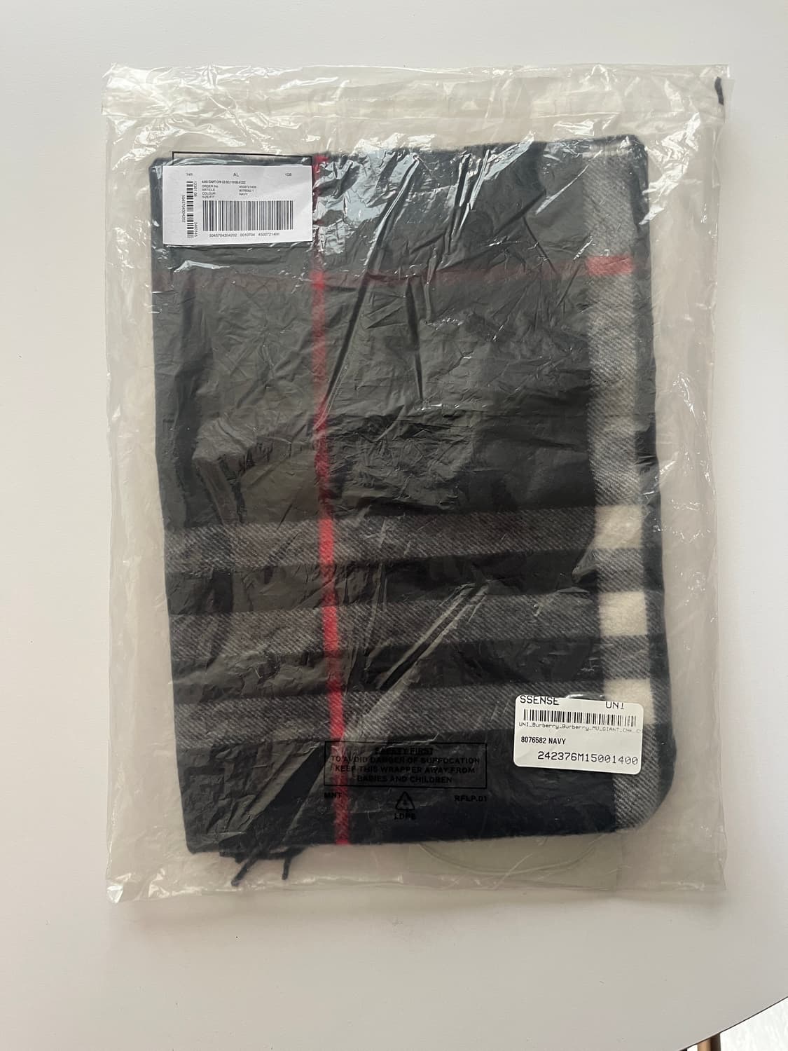 버버리 자이언트 체크 캐시미어 머플러 목도리 네이비 미개봉 새상품 상품이미지2