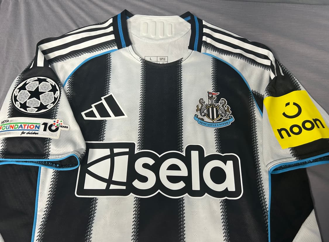 25/26 뉴캐슬 홈 어센틱 유니폼 상품이미지2