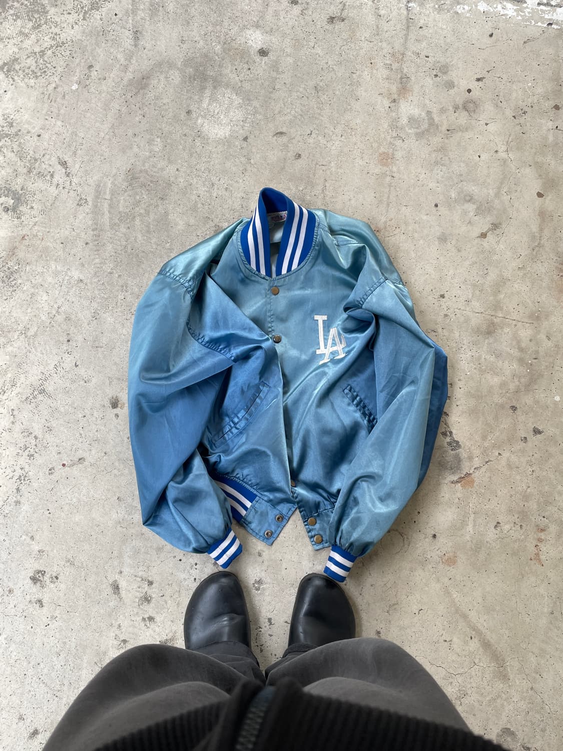 90s L.A. Dodgers Hard Faded Satin Jacket 상품이미지1