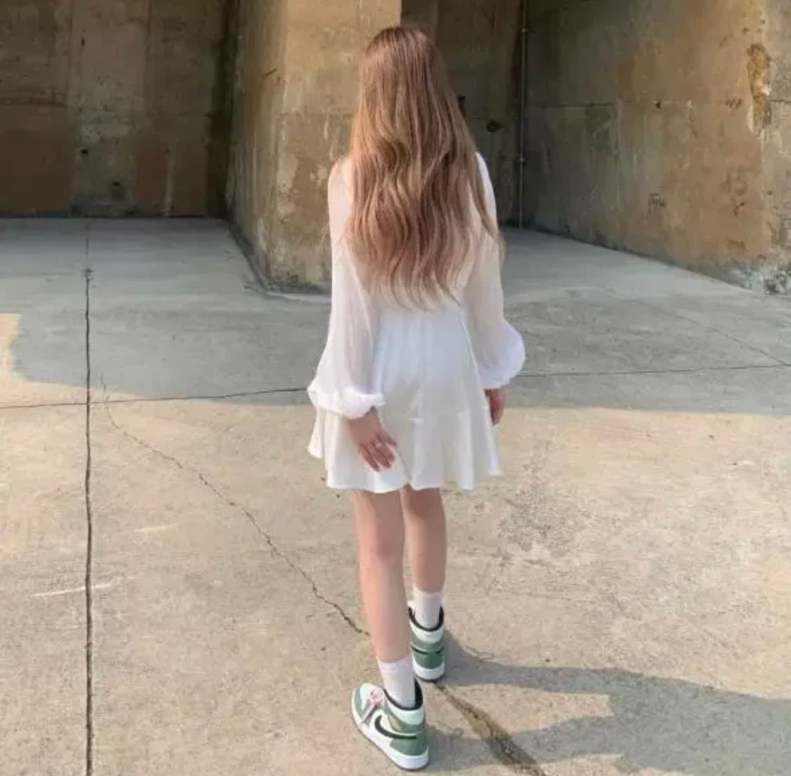 (새상품) 라뇨 체리퀴리 프릴 랩 새틴 화이트 원피스 사이즈 1 상품이미지5