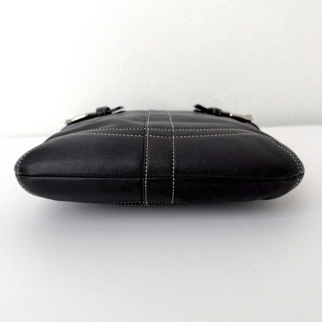 코치 버클 블랙 레더 크로스백 상품이미지7