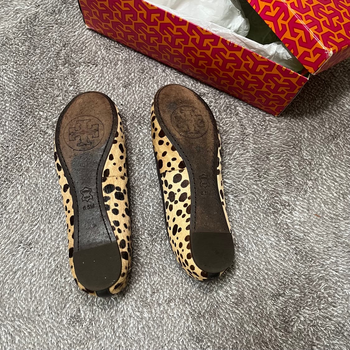 Tory Burch 토리버치 레오파드 송치 플랫 6.5 상품이미지3