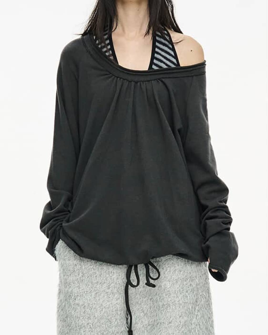 세릭 라운드 스트링 탑 차콜 상품이미지1