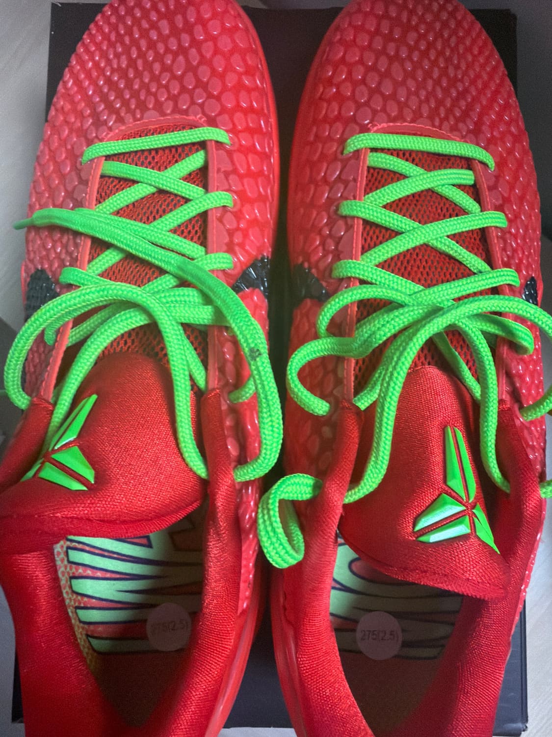 코비6 리버스 그린치 상품이미지1