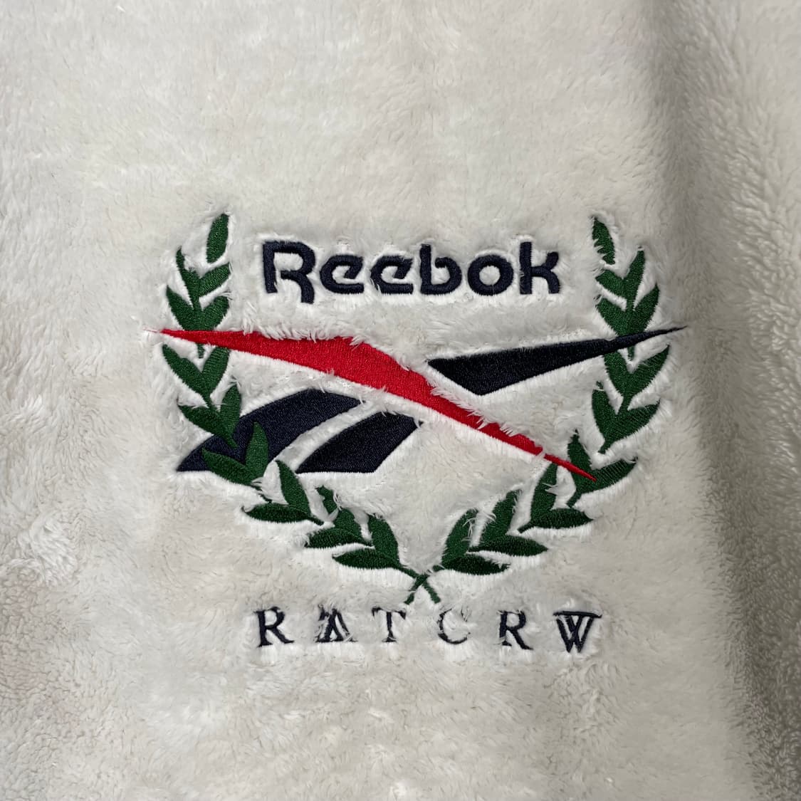 리복 x 로맨틱크라운 콜라보 플리스 상품이미지7