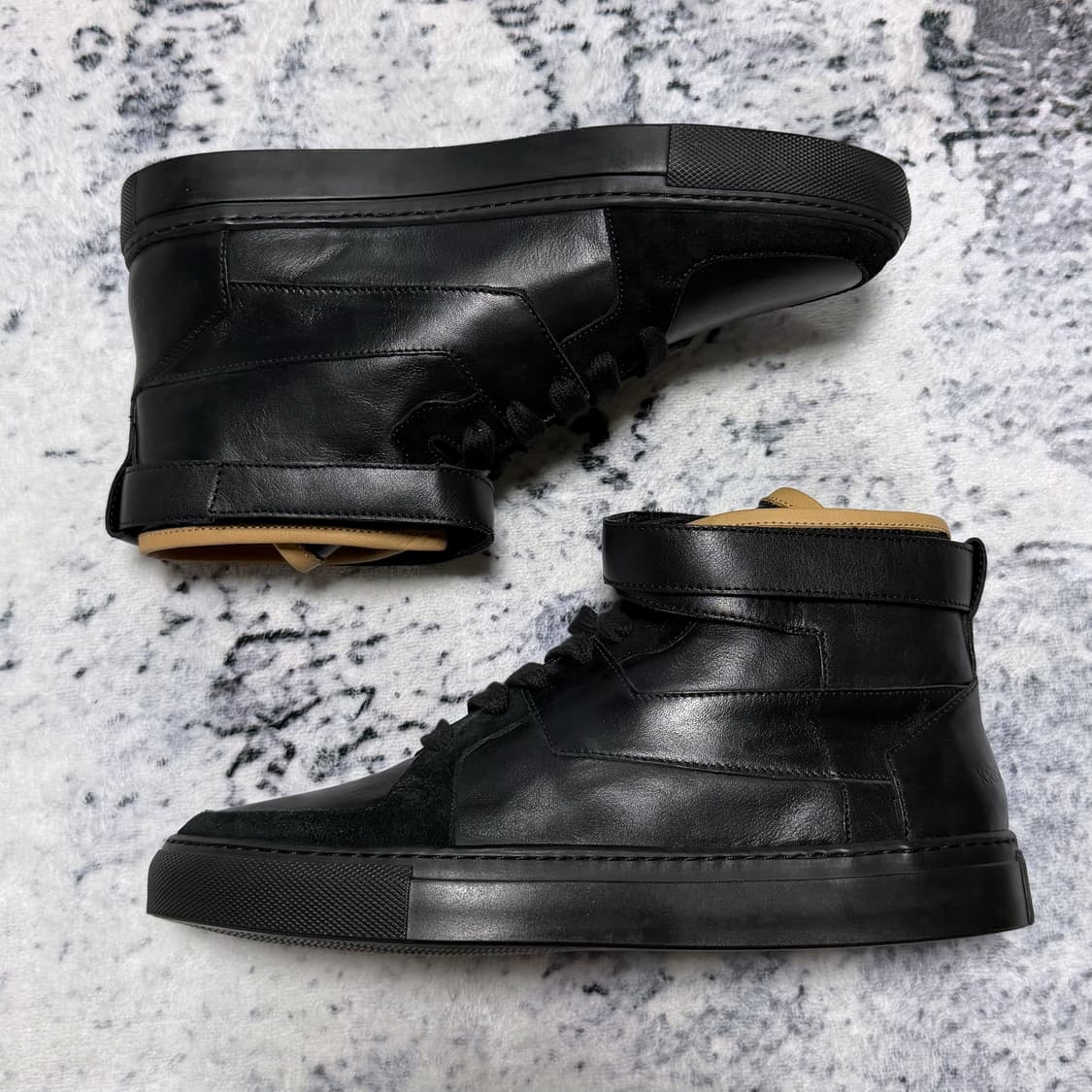 (새상품)크리스반아쉐 09FW 스트랩 스니커즈 블랙 40 상품이미지1