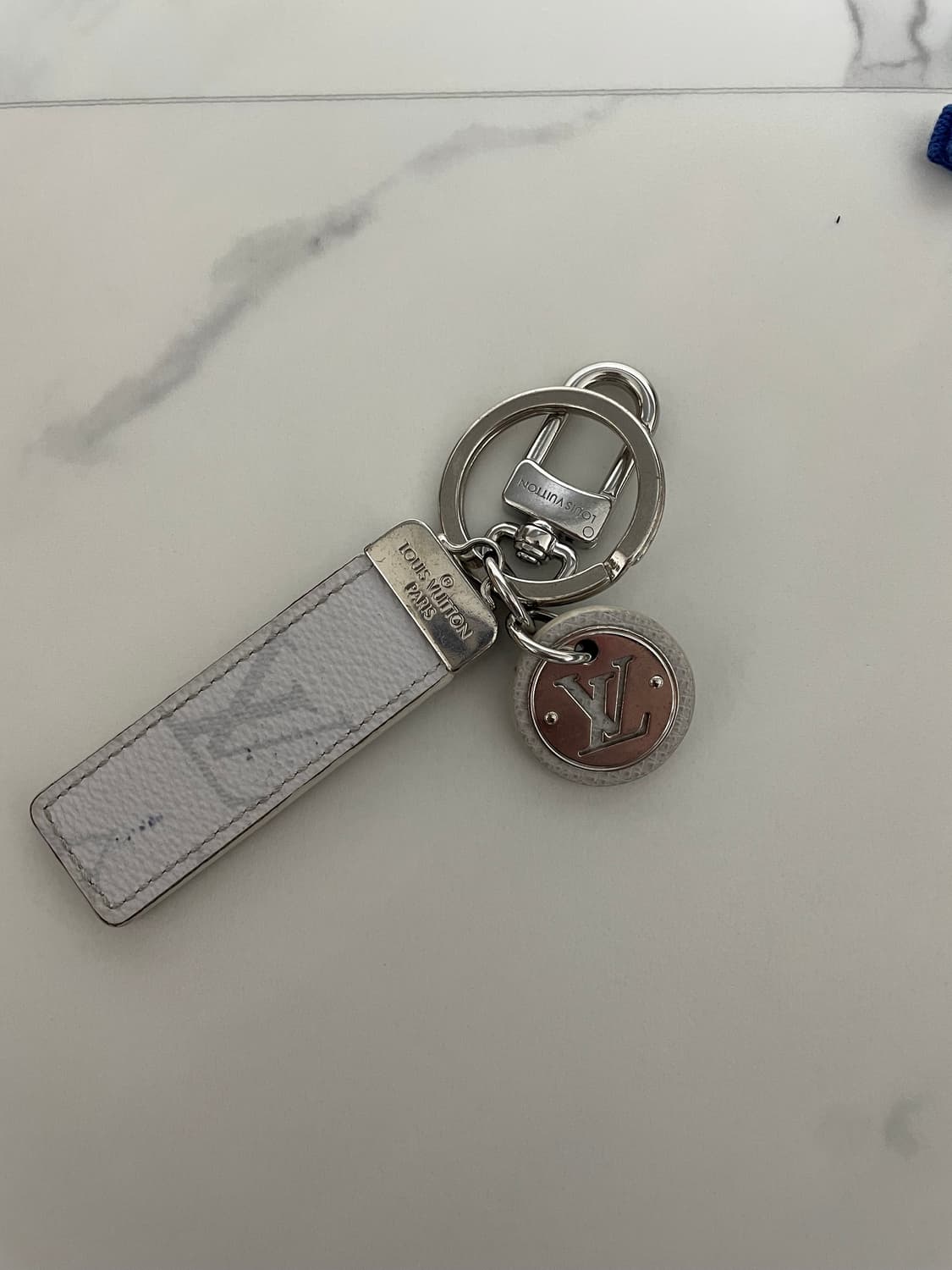 루이비통 LV코인 스노우그레이 키링 상품이미지2