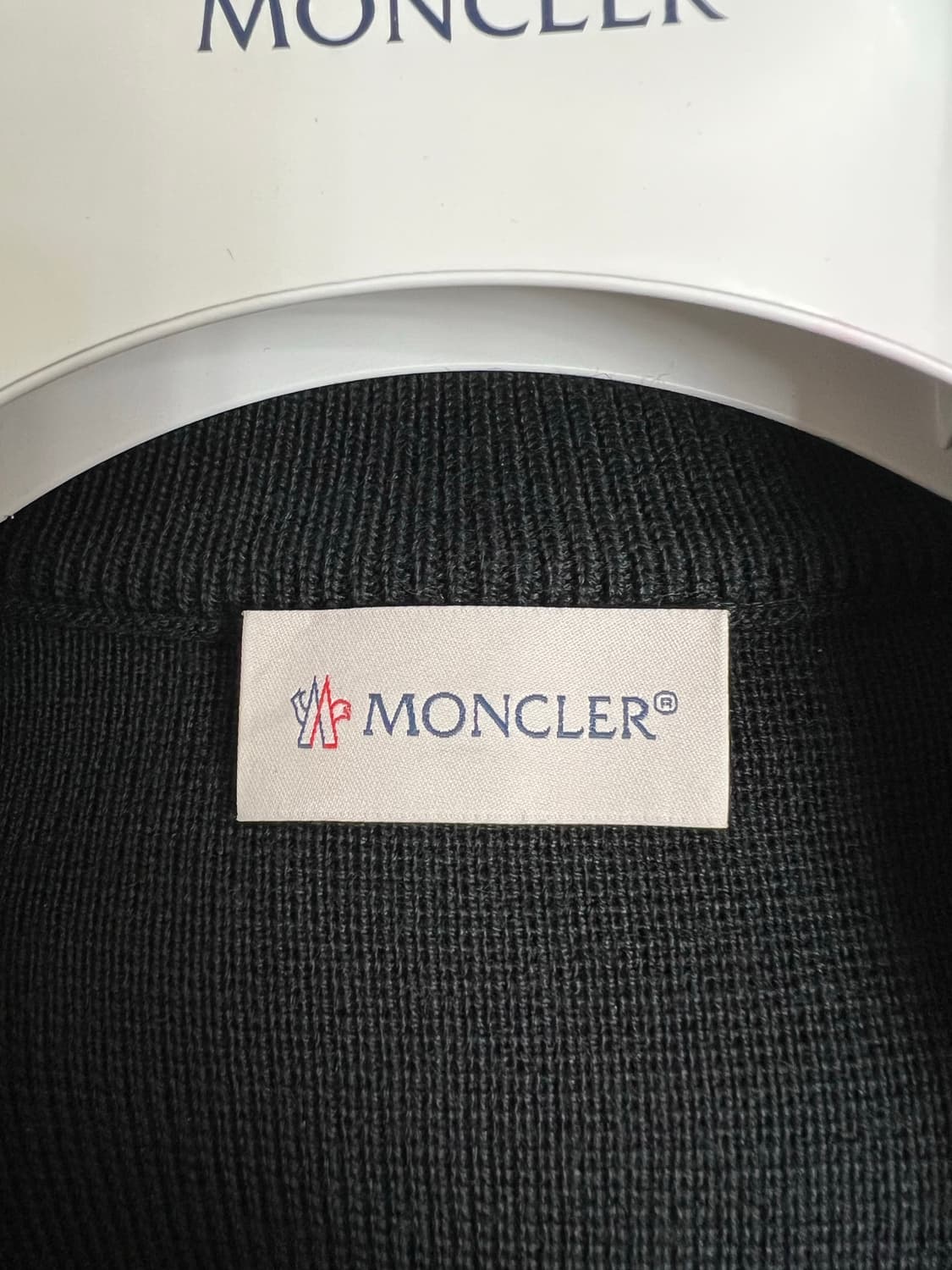 [블랙 L/새상품급] 24F/W 몽클레어 김현우 니트패딩 트리콧 풀구성 상품이미지2