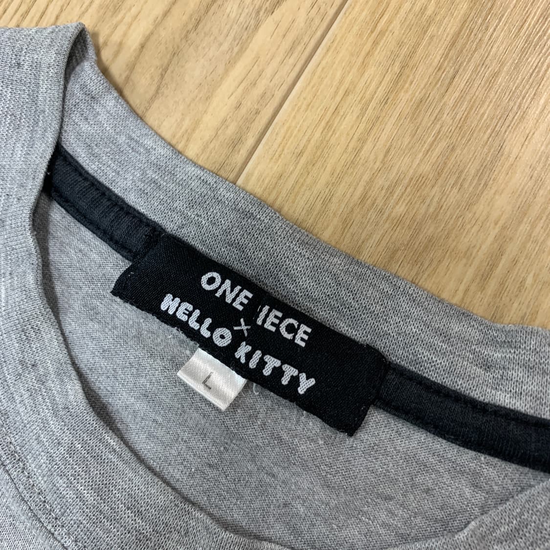 L) Kitty x one piece 키티 x 원피스 반팔티 상품이미지4