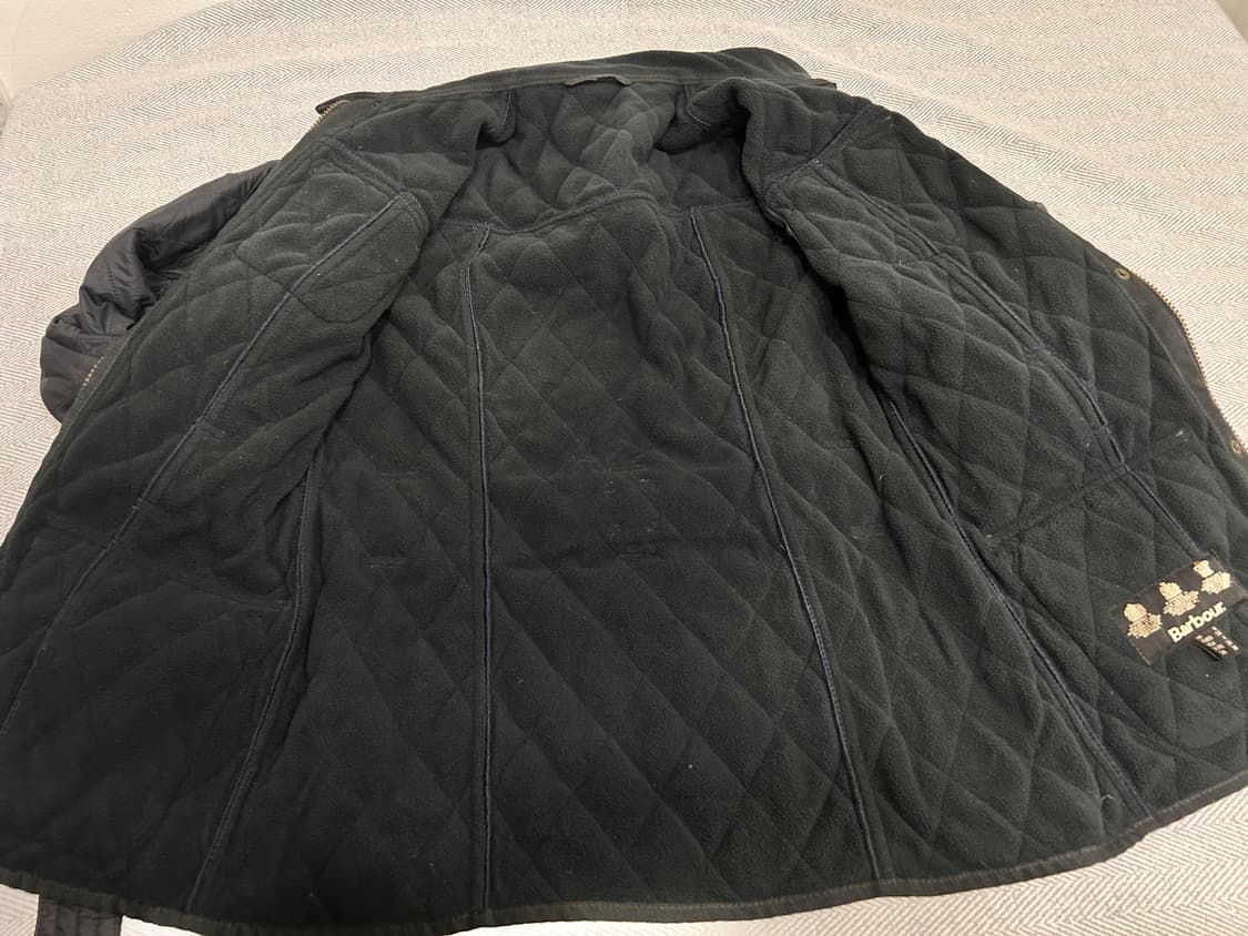 바버 인터내셔널 퀼팅 벨티드 자켓 네이비 여성 85 상품이미지7