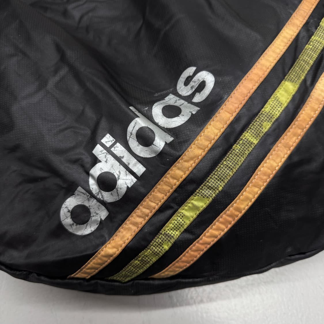 아디다스 00s 올드스쿨 유광 크로스백 상품이미지3