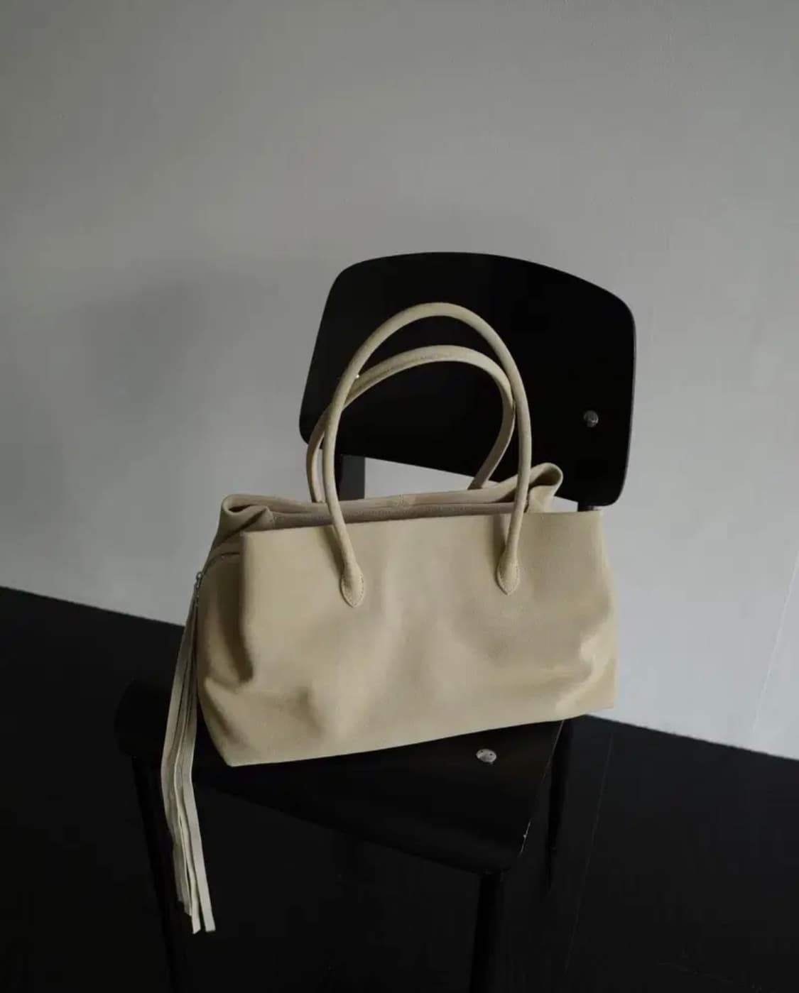 씨유쑨 포켓스웨드백 베이지 상품이미지5