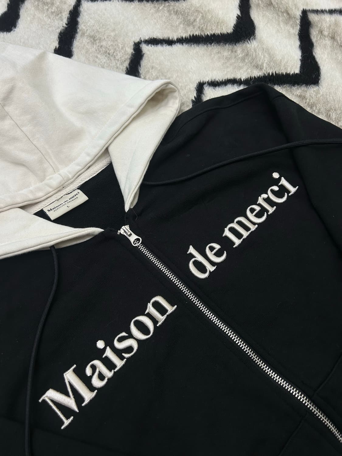 [L]패블러스아카이브 엠보로고 크롭 후드집업 상품이미지1