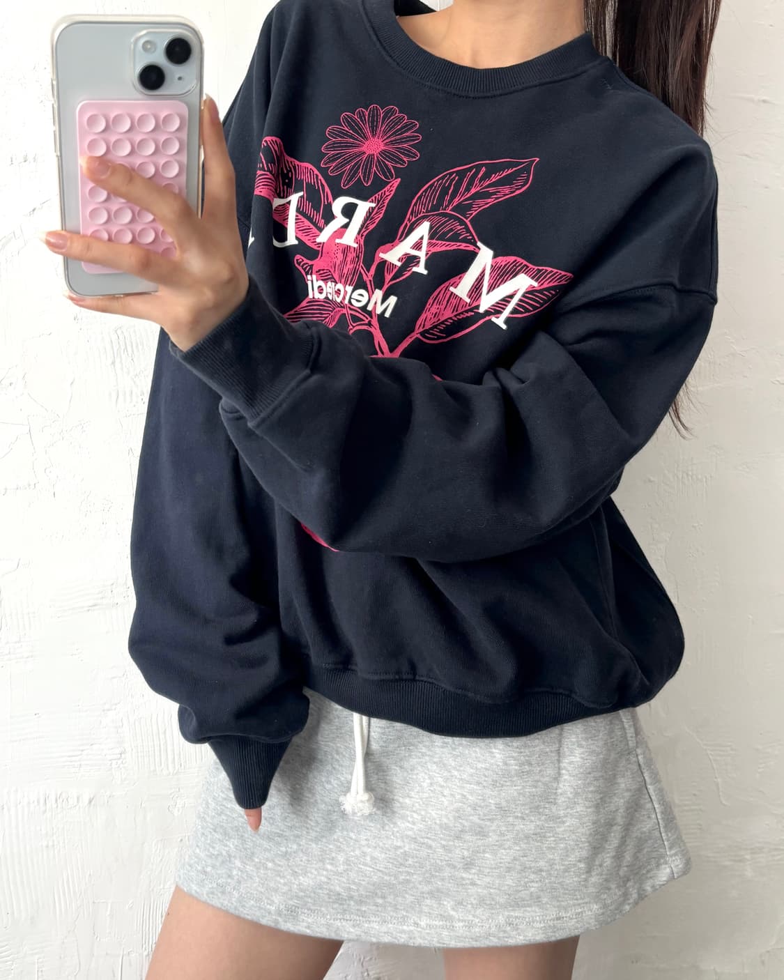 Mardi Mercredi 마르디 메르크디 네이비컬러 플라워로고 맨투맨 상품이미지2