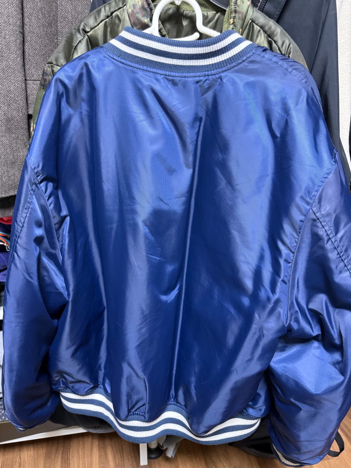 뉴에라 바시티 자켓 팝니다. 상품이미지4