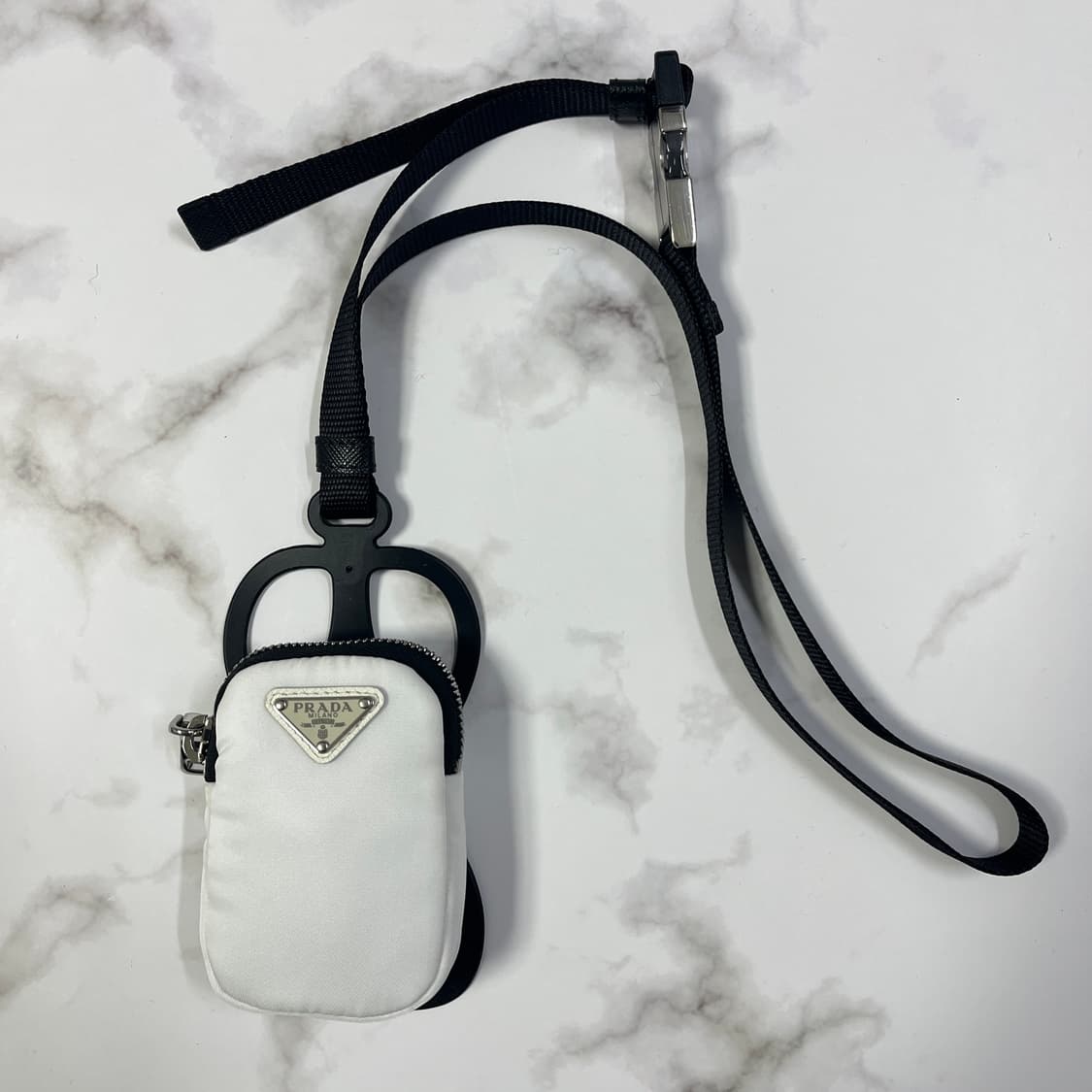 새상품 프라다 리나일론 폰홀더 케이스 스트랩 지갑 파우치 화이트 상품이미지5
