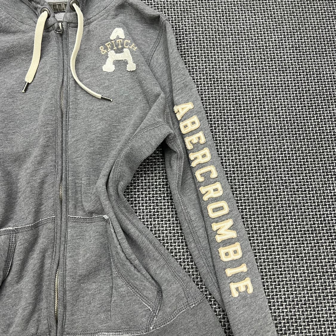 착샷O 아베크롬비 그레이 암레터링 후드집업 상품이미지3
