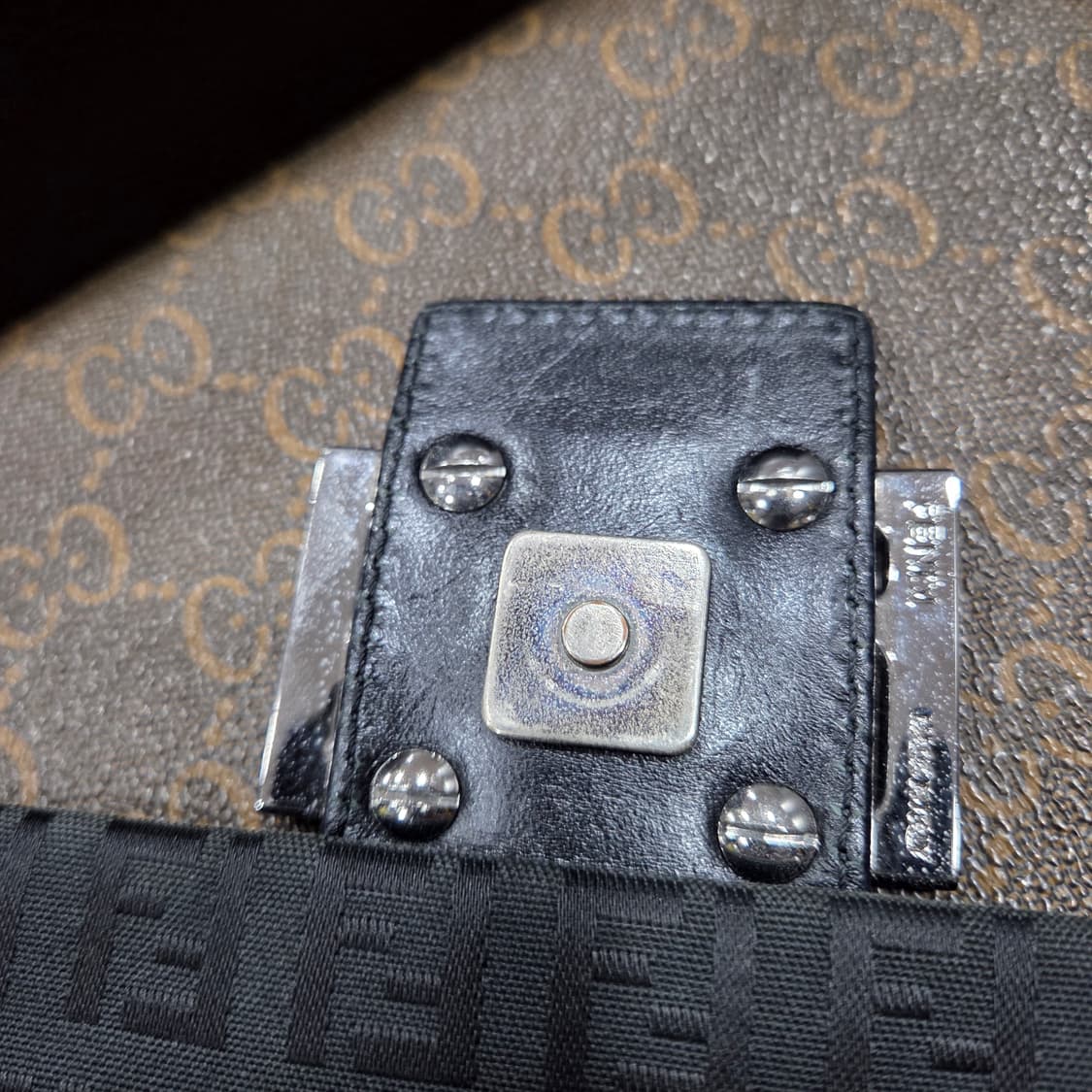 펜디 쥬카 미듐 크로스백 상품이미지6