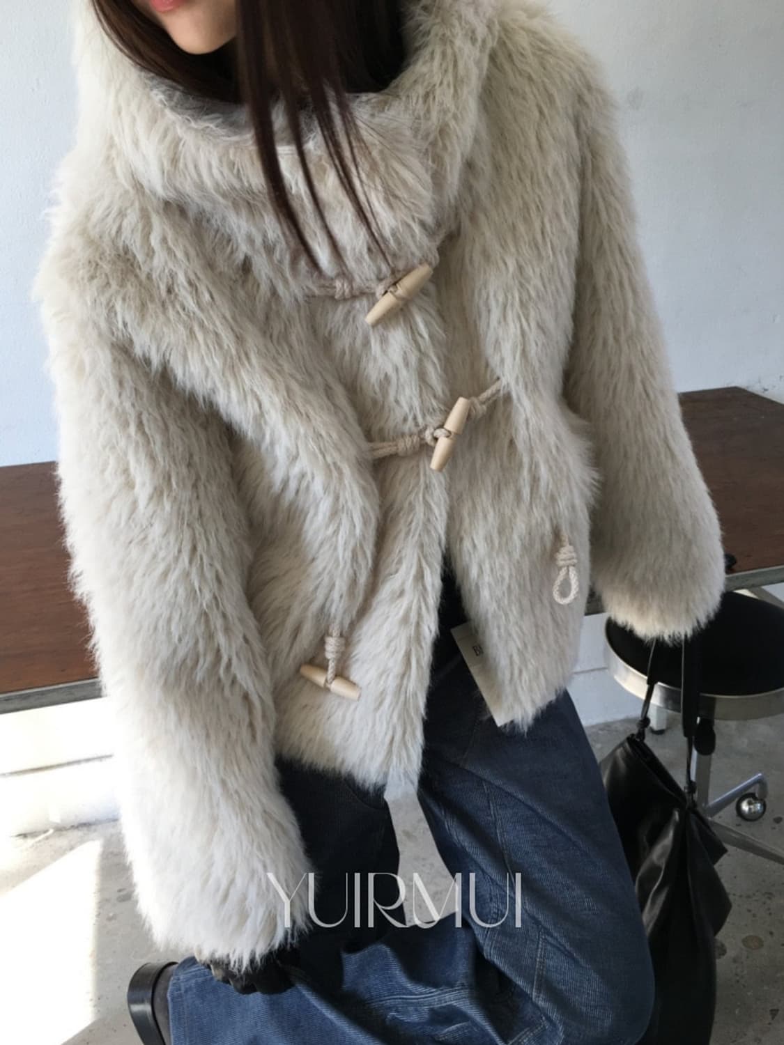 The Breathe 24 F/W 램 토글 무스탕 블랙 상품이미지5