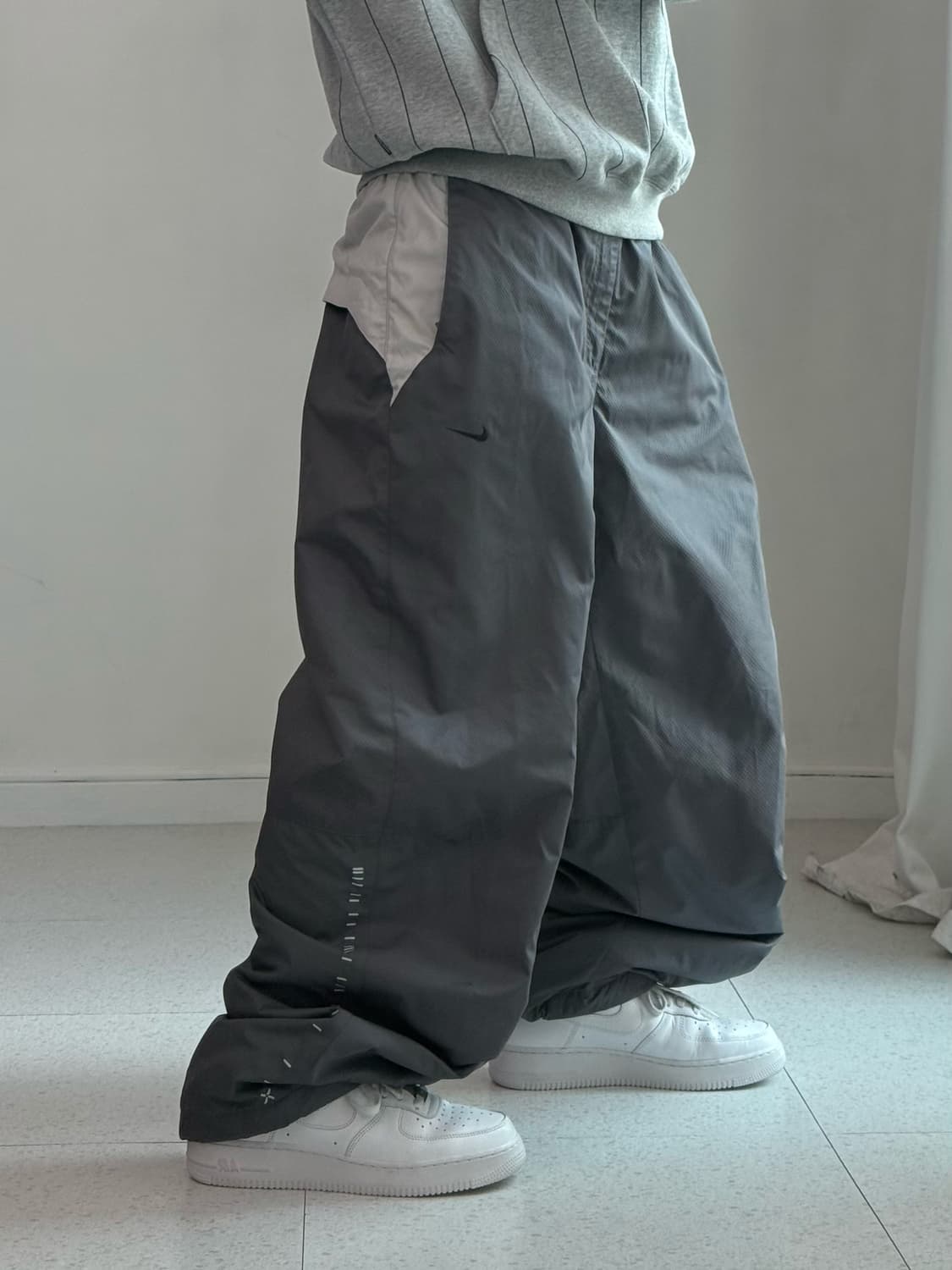 나이키 차콜 그레이 트랙팬츠 상품이미지2