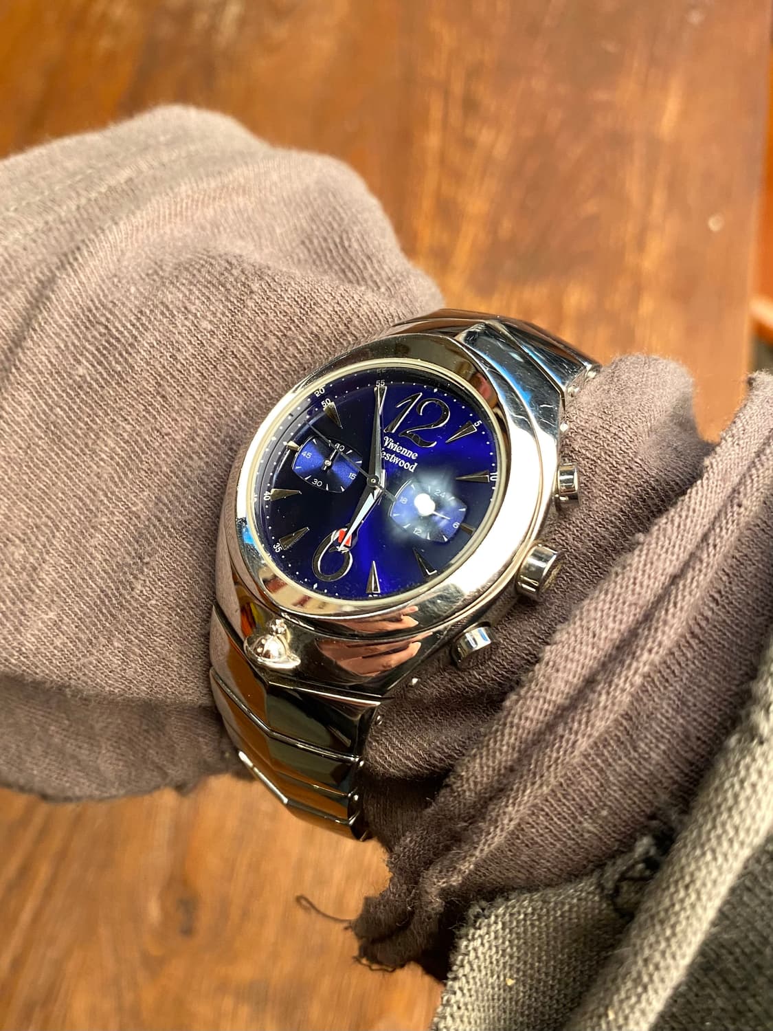 비비안 웨스트우드 아머드 손목시계 상품이미지4