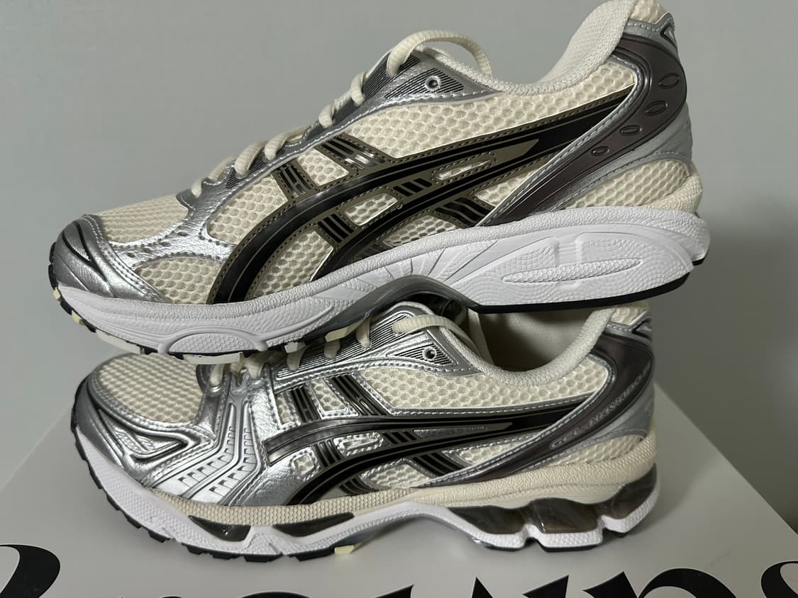 아식스 젤 카야노 14 크림 블랙 250 사이즈 판매합니다. 상품이미지3