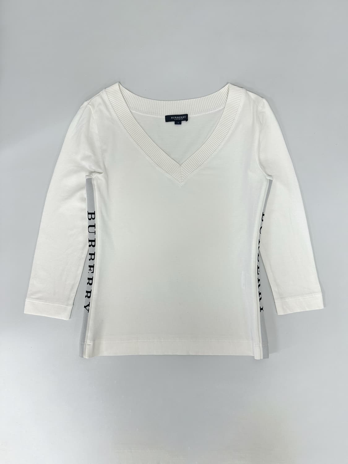 버버리 사이드 로고 디자인 티셔츠 상품이미지1