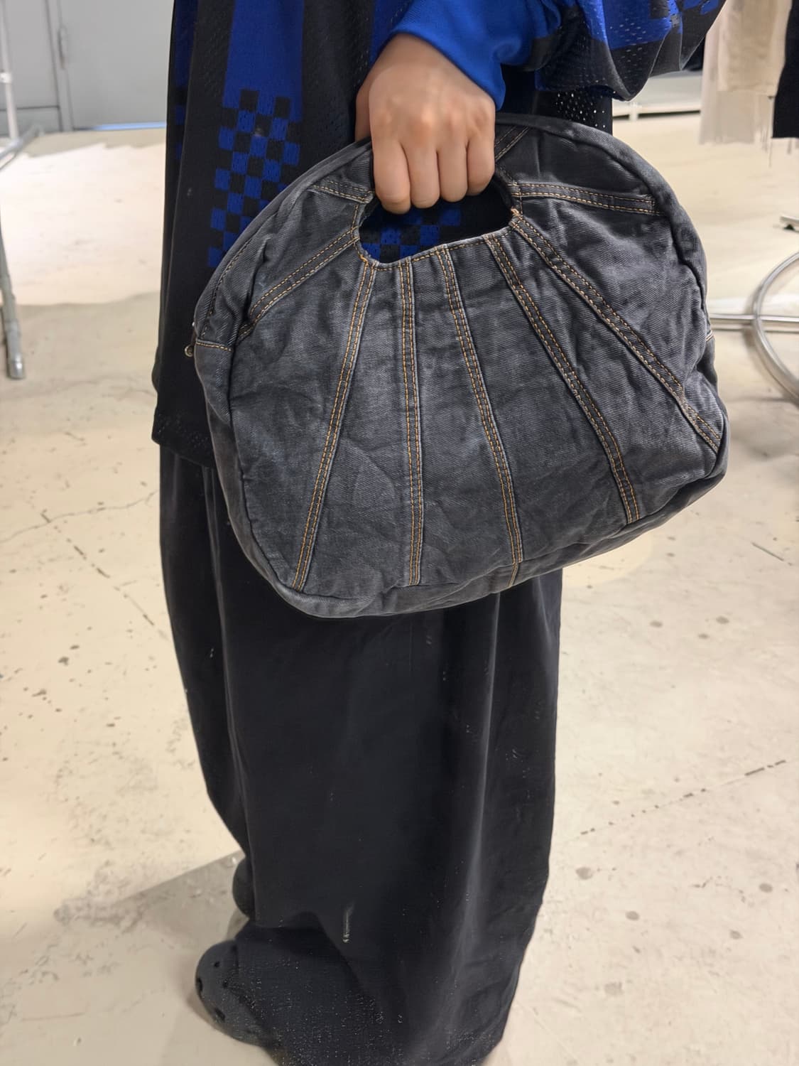 stitch detail denim panel hand bag 상품이미지7