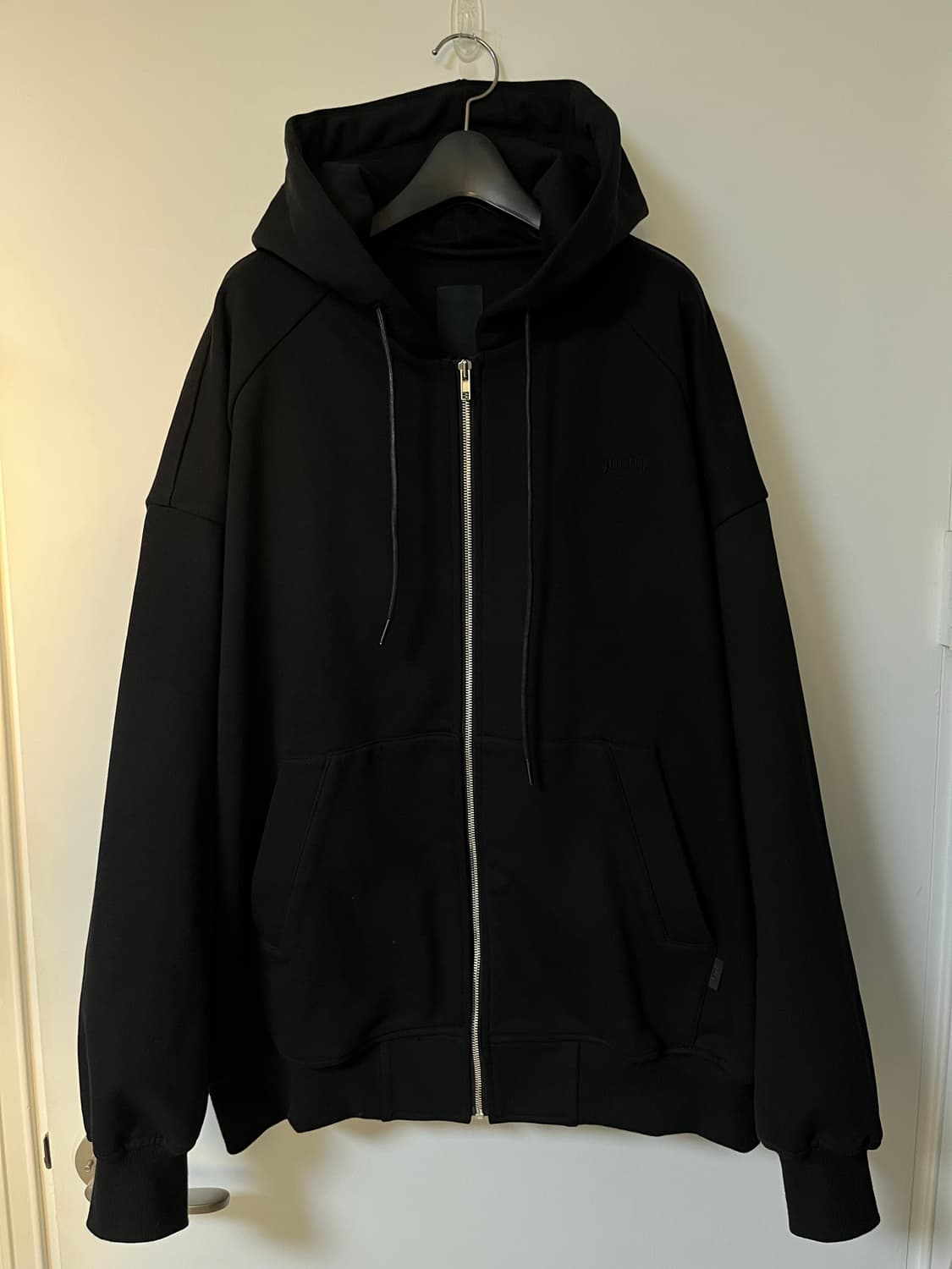 [M] 22FW 준지 레터링 후드 집업 블랙(최종가격) 상품이미지3