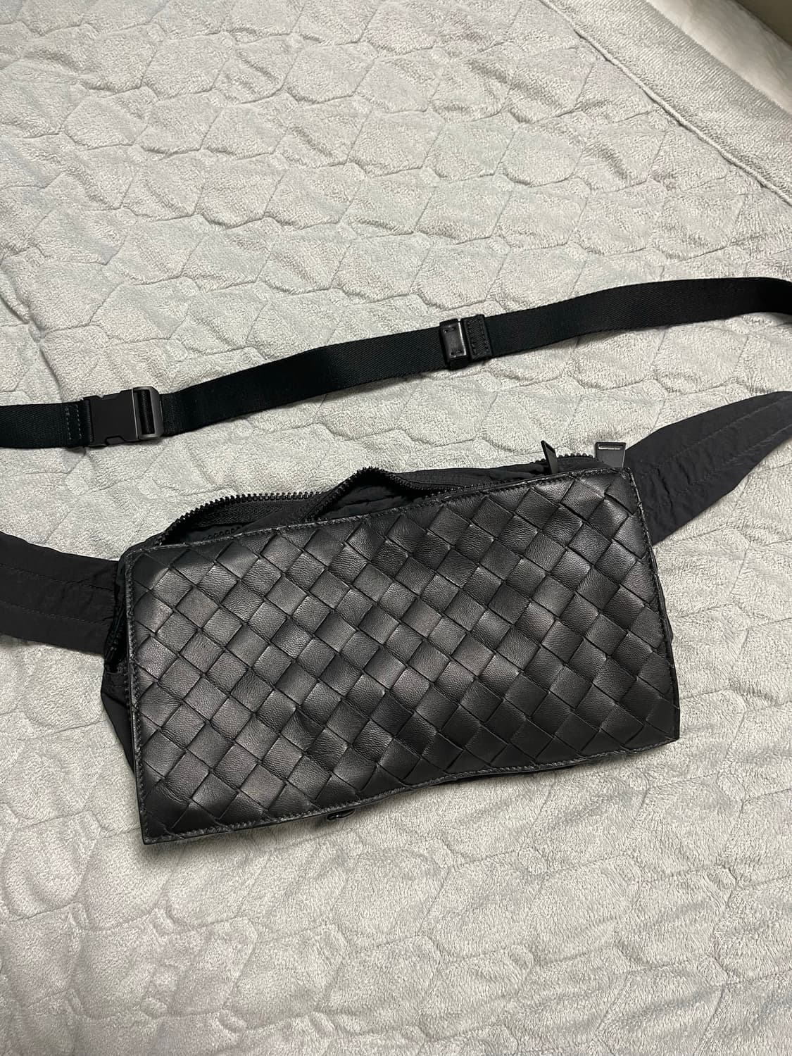 보테가베네타 힙색 상품이미지1