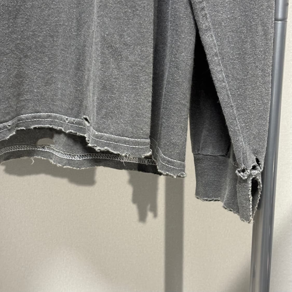 os) ancellm 안셀름 goes 대미지 롱슬리브 상품이미지2