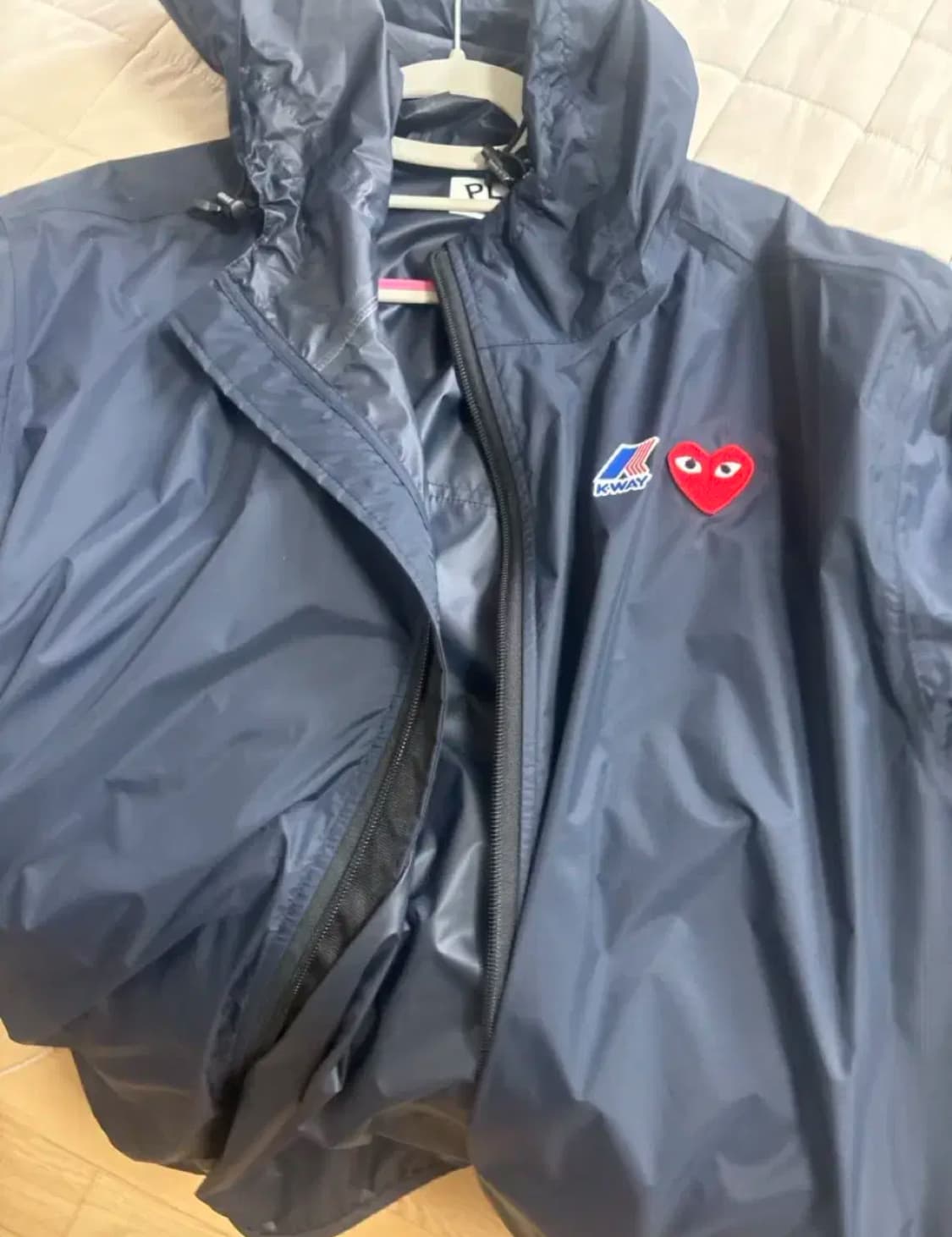 꼼데가르송 X 까웨 바람막이 자켓 AZ J501 051 1 상품이미지1