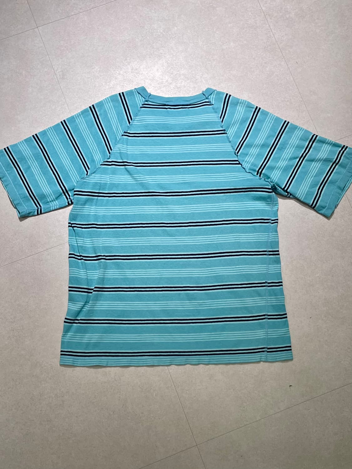 UNUSED 22SS 리버스 보더 래글런 스트라이프 티셔츠 상품이미지6