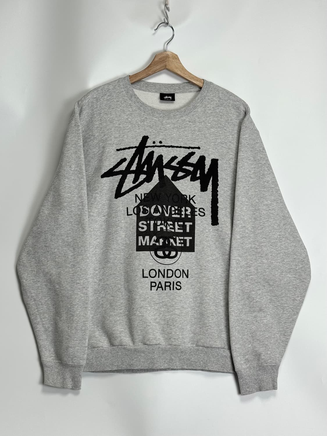 도버 스트릿 마켓 X 스투시 월드투어 그레이 맨투맨 스웻셔츠 상품이미지1