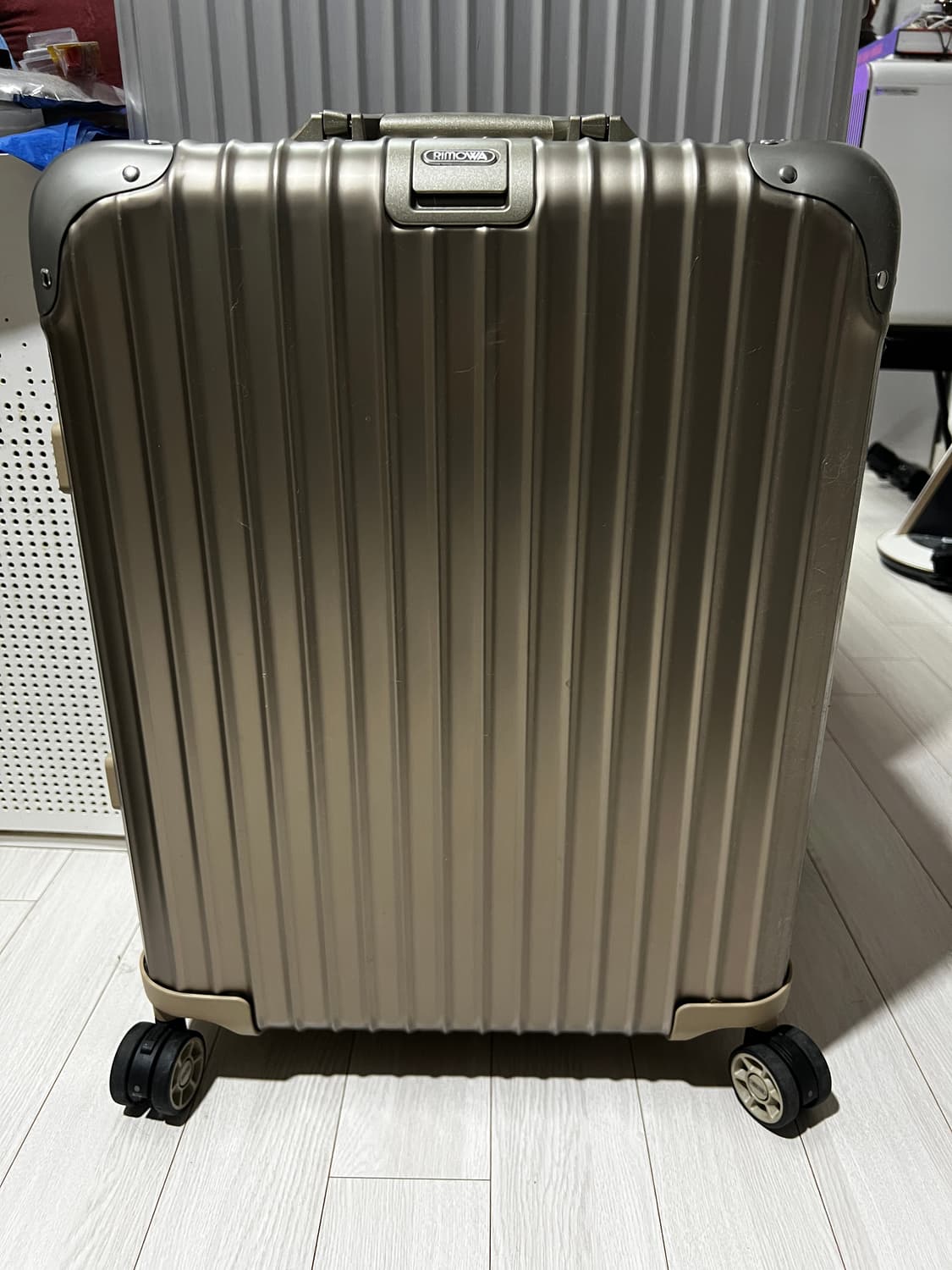 Rimowa 리모와 토파스 티타늄 캐빈 구형 56사이즈 상품이미지1