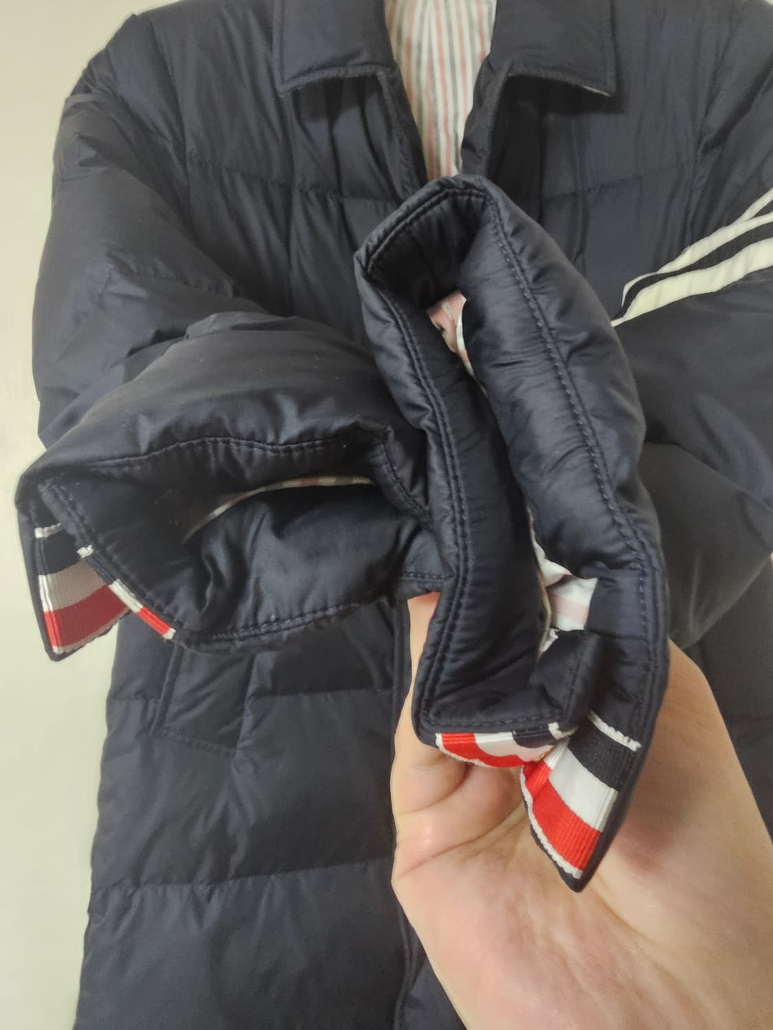 톰브라운 23fw 사선완장 다운 패딩 코트(최상급/오케이몰정품) 상품이미지3