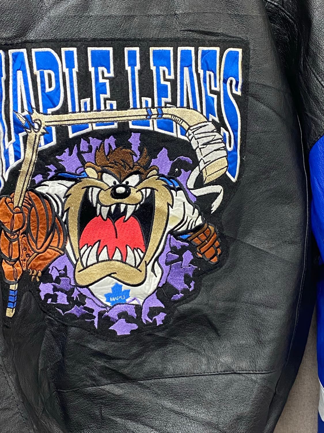 90s 루니툰즈 레더 바시티 자켓 상품이미지5