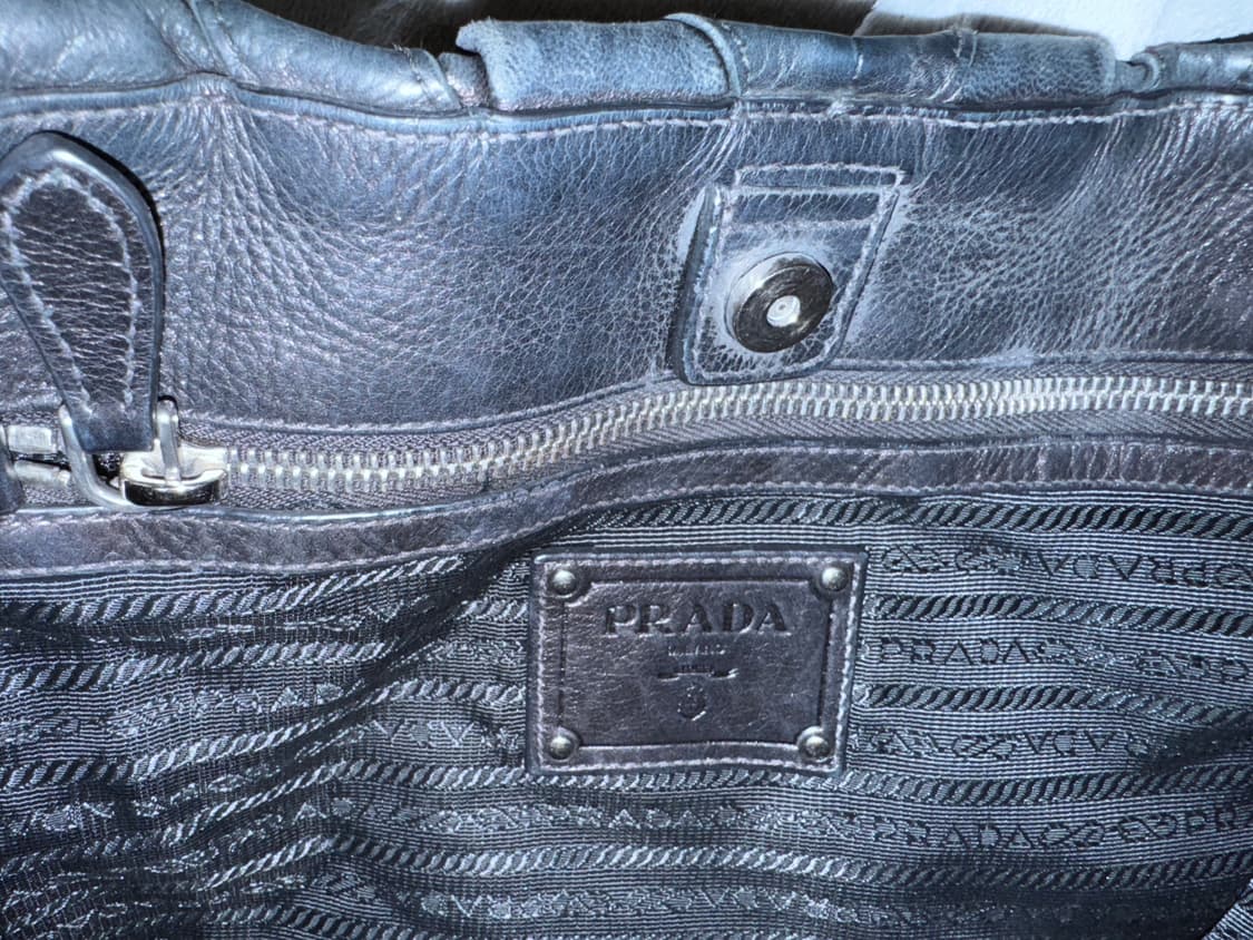 프라다 빈티지 러플 프릴 블랙 레더 토트백 상품이미지5