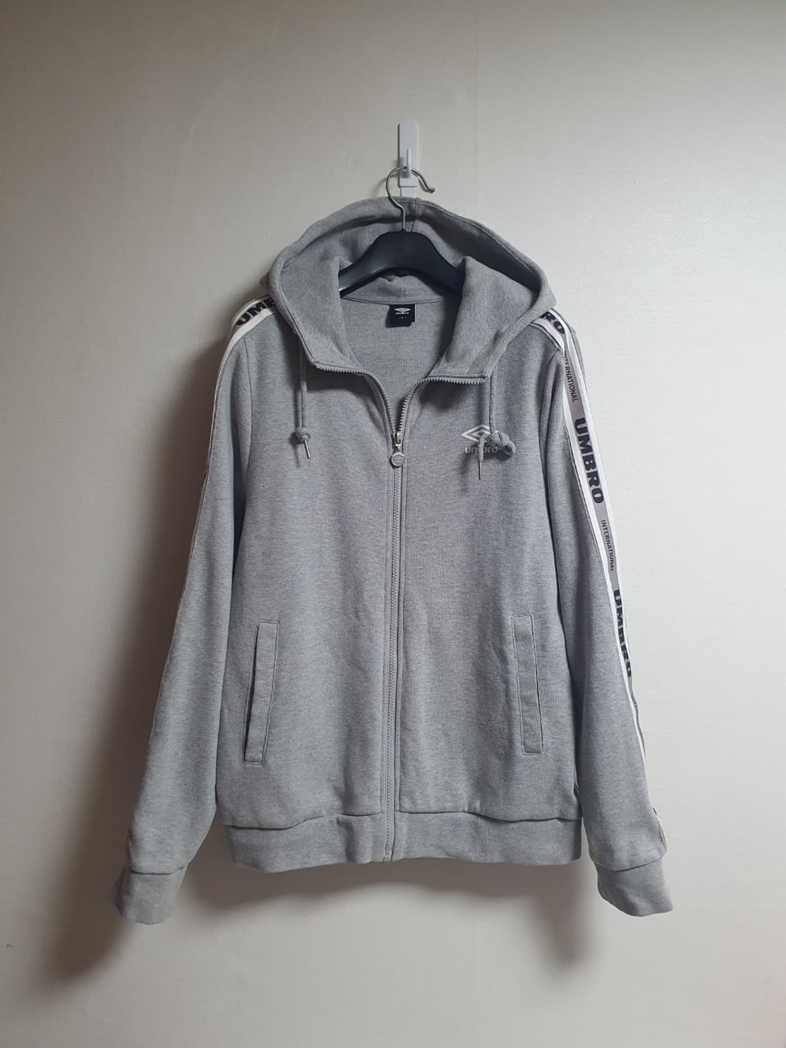 엄브로 뉴 USB 후드 집업 그레이 95 상품이미지2