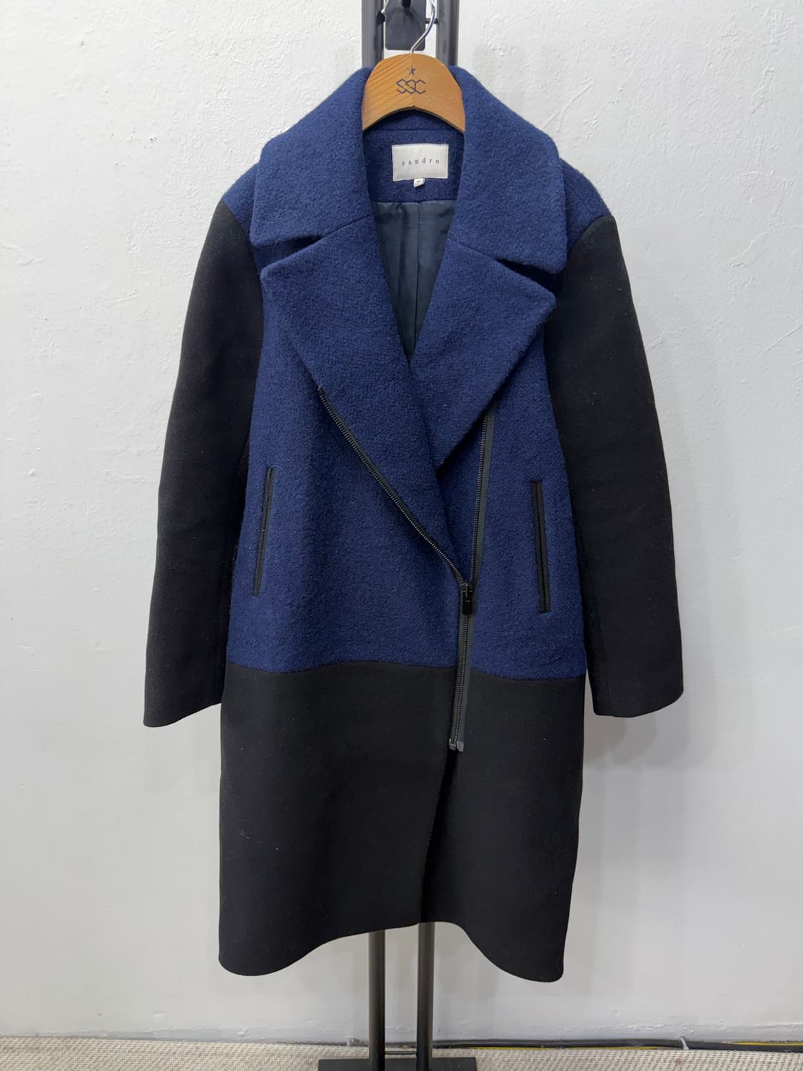 정품) 산드로 여성 배색 코트 네이비/블랙 38 상품이미지1