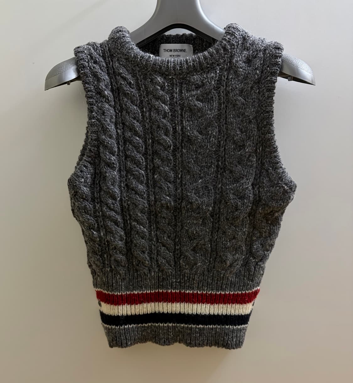 톰브라운 정품 삼선 모헤어 민소매니트 상품이미지2
