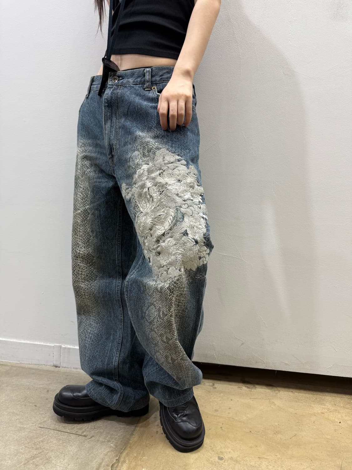 카라쿠리 타마시 파이톤 패턴 자수 와이드 데님팬츠 상품이미지3
