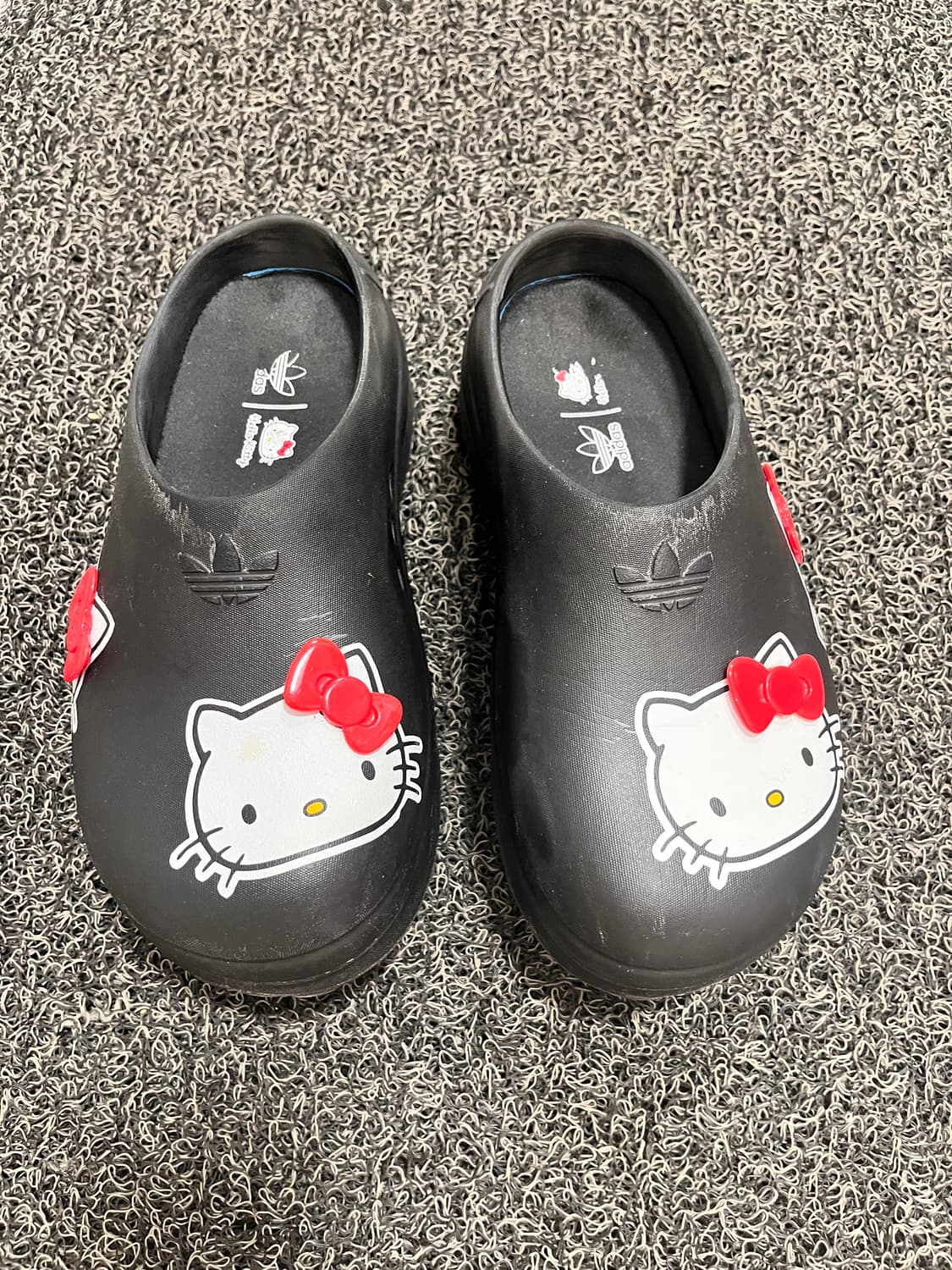 아디다스 헬로키티 아디폼 키티 블랙 235 뮬 상품이미지1