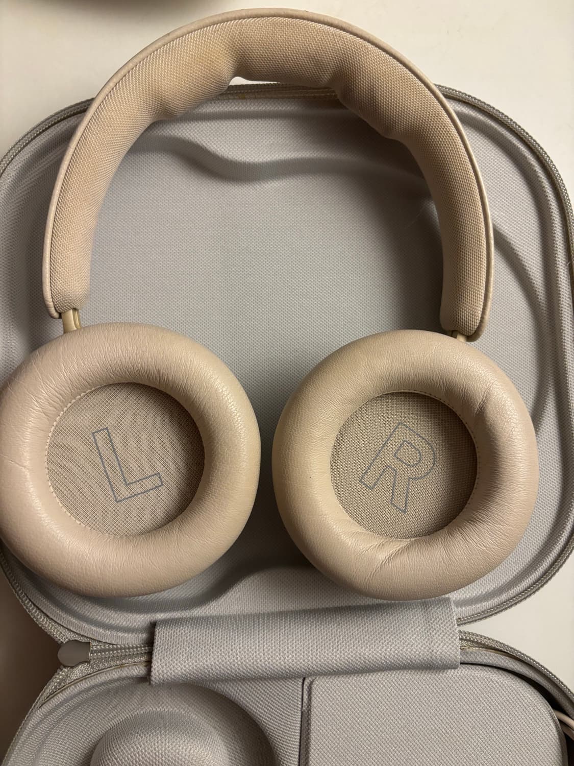 뱅앤올룹슨 베오플레이 HX (Beoplay HX) Gold 상품이미지2