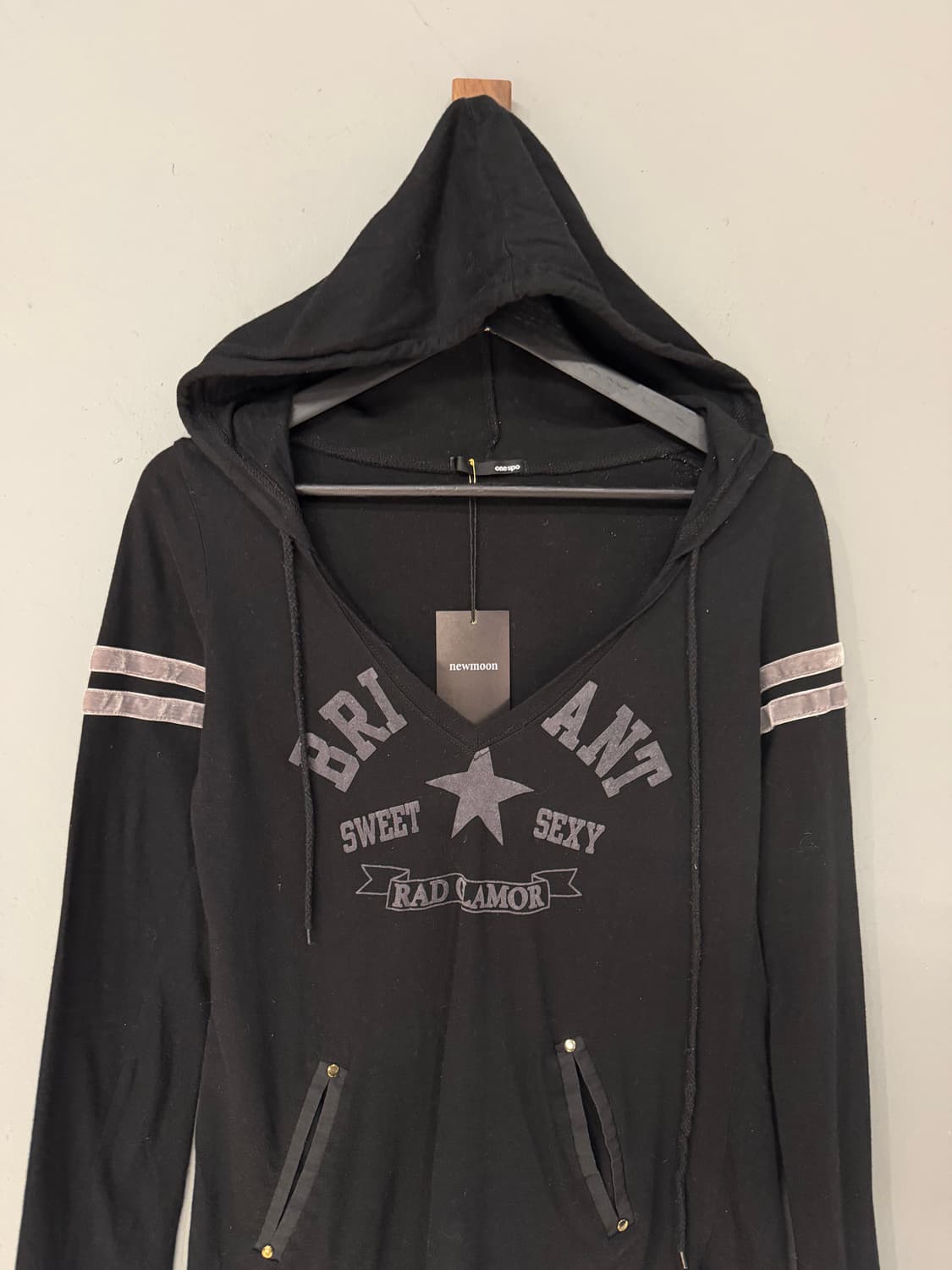 Deep v-neck lettering hood sleeve 상품이미지8