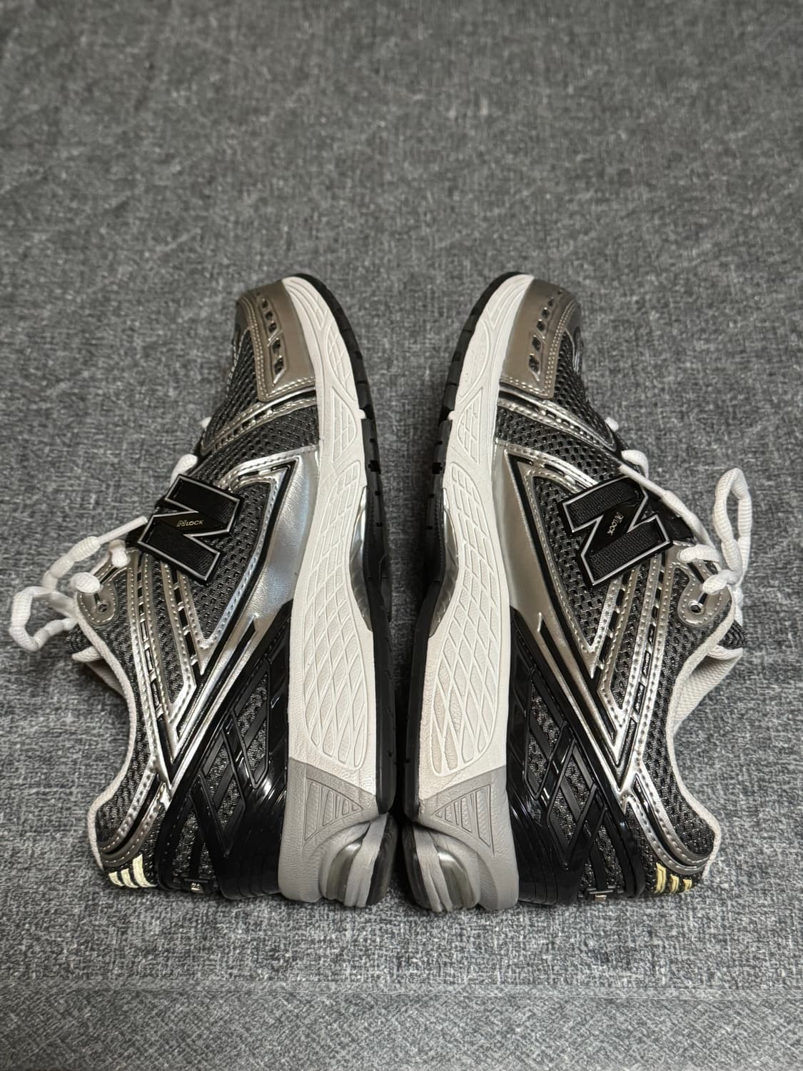 뉴발란스 1906 실버 메탈릭 255 상품이미지5